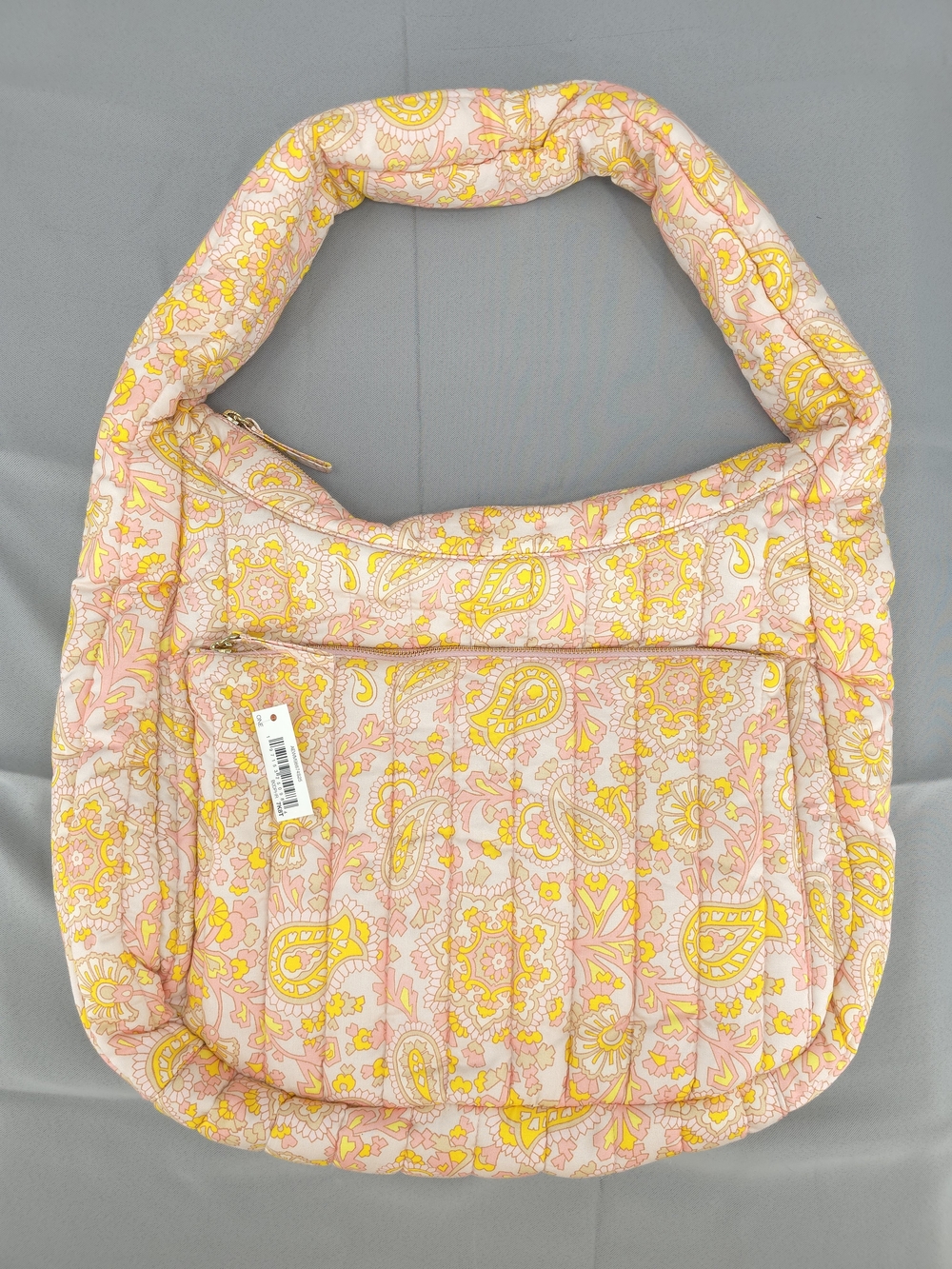Sofia Grainge x Amazon Essentials  Quilted Puffer Tote - Paisley Print